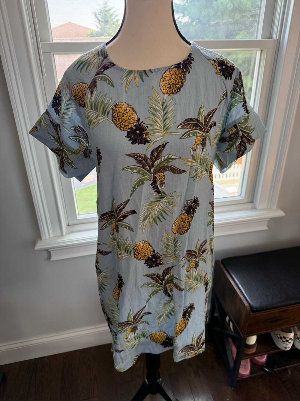 Ellison Light Blue Floral Linen Dress Size Small has pockets !